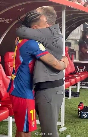 jiuyou-拉菲尼亚称弗里克改变其巴萨生涯，自信助其转型终结者|巴塞罗那|拉菲尼亚·阿尔坎塔拉|数据|足球|夺冠_新浪新闻